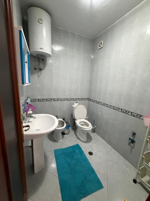 🏢Don Bosko, di fronte al Complesso Vizion Plus, si affitta appartamento 2+1+2 arredato, 55.000 Leke