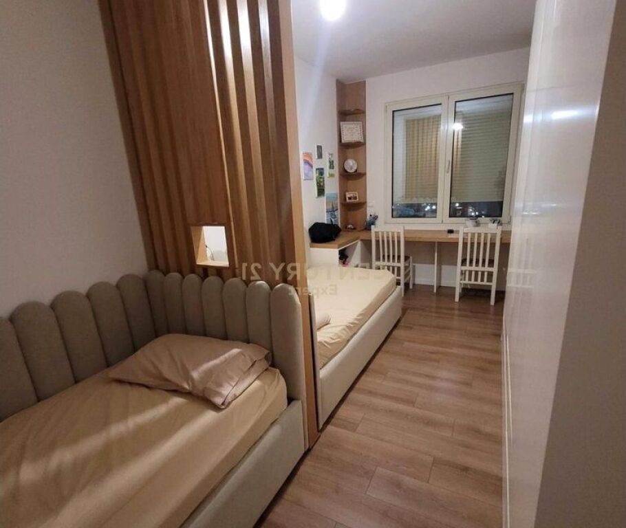 APARTAMENT ME QERA 2+1 TEK FUSHA E AVIACIONIT