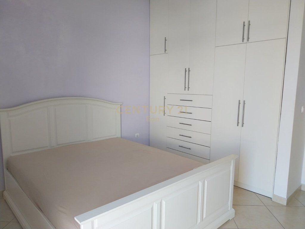 SI AFFITTA IL 2° PIANO DI UNA VILLA CON POSTO AUTO A SHKOZET, DURRES !!!