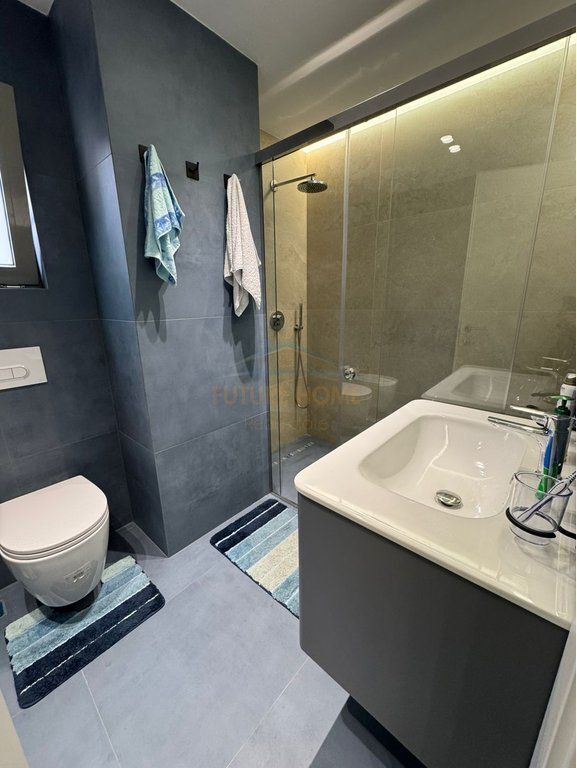 Qera, Apartament 2+1+Post Parkimi, Shkolla e Kuqe, Tirane