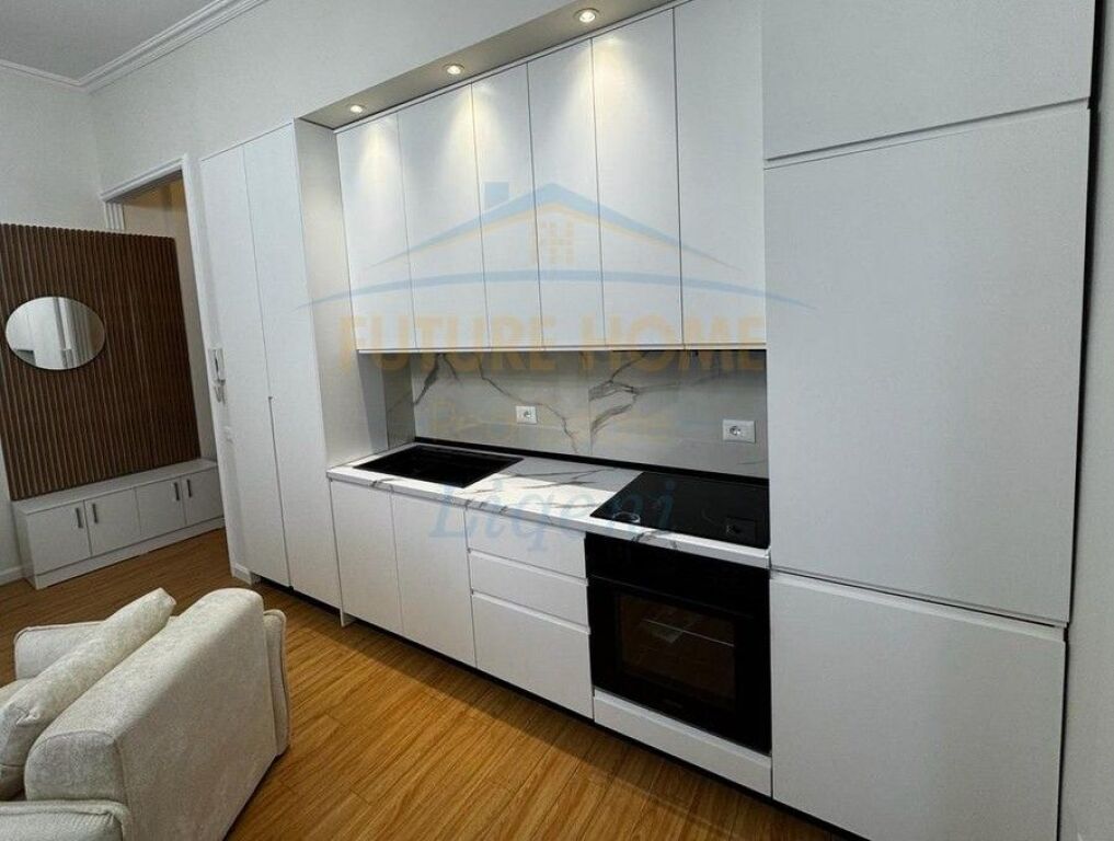 Shitet, Apartament 2+1+2, Liqeni i Thatë, Tiranë.