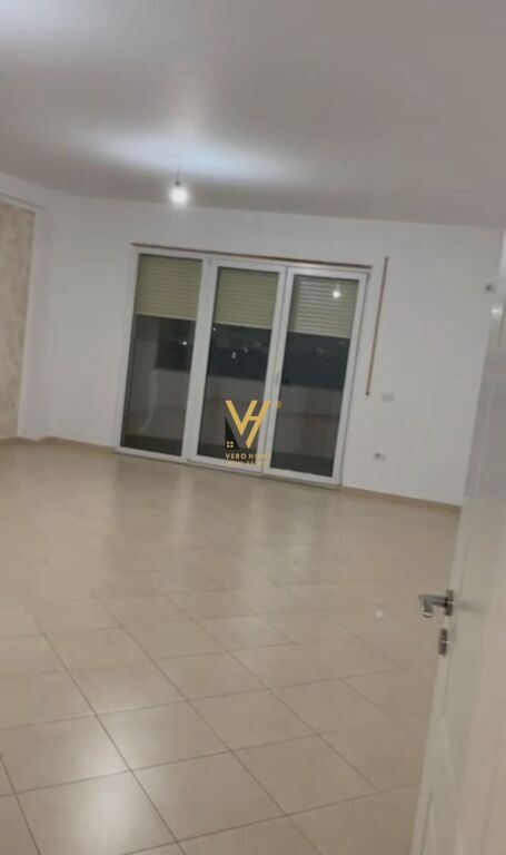 UFFICIO 130 M2 IN AFFITTO IN VIA 5 MAJI 50.000 LEKE