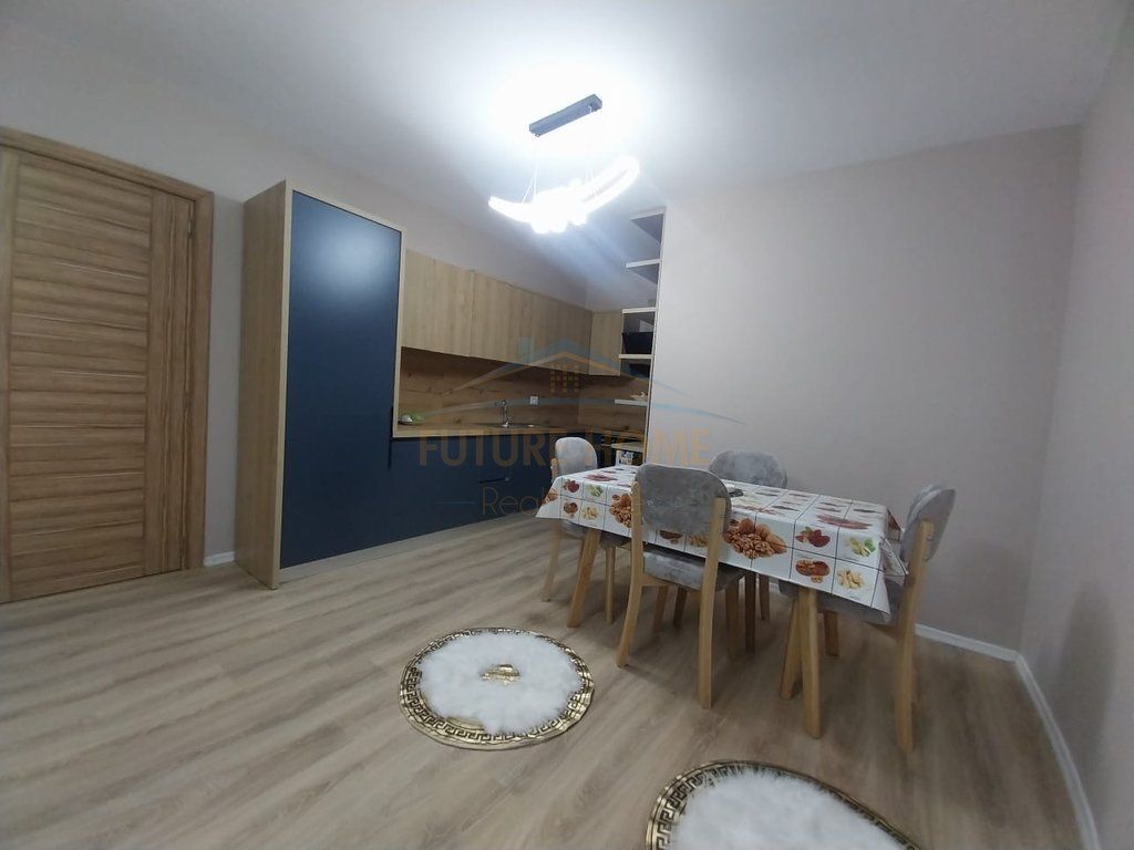 Qera, Apartament 2+1+2+Post Parkimi, Rruga 5-Maji, Tirane.