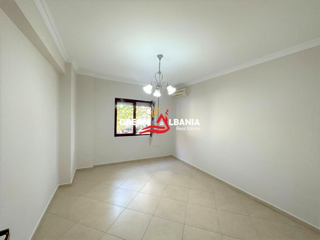 Jepet me qera ambient per zyra tek rruga e Kavajes, prane Garden Building (ID 42214500)