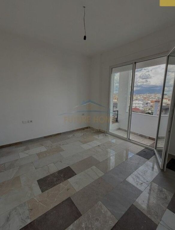 Shitet, Apartament 2+1+2, Casa Italia, Tirane.