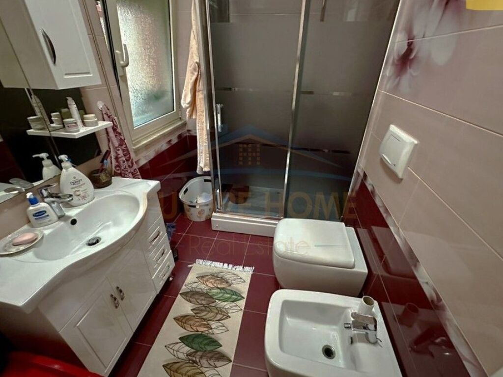 Shitet, Apartament 3+1+2, Liqeni i Thatë, Tiranë.