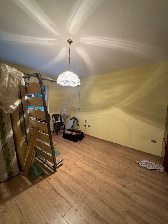 Shitet apartament 2+1 ,Ish parku autobuzave