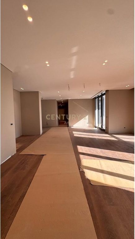 Jepet me qira ambient per zyra prane Ish Parkut! 1,500 € /Muaj