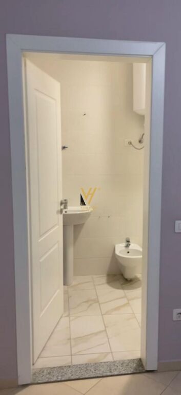 UFFICIO 130 M2 IN AFFITTO IN VIA 5 MAJI 50.000 LEKE