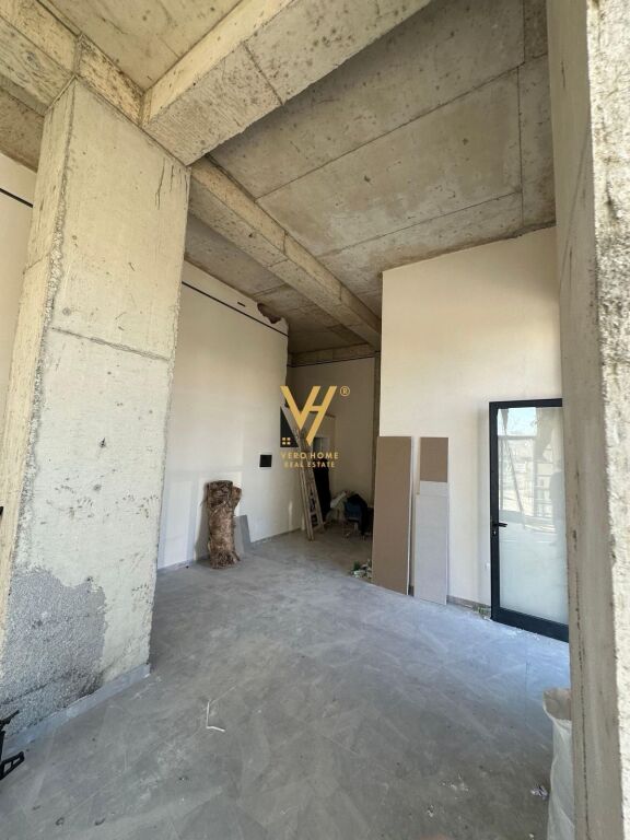 AFFITTASI NEGOZIO 60 M2 A KOM.JOLLA, ASTIR 65.000 LEKE