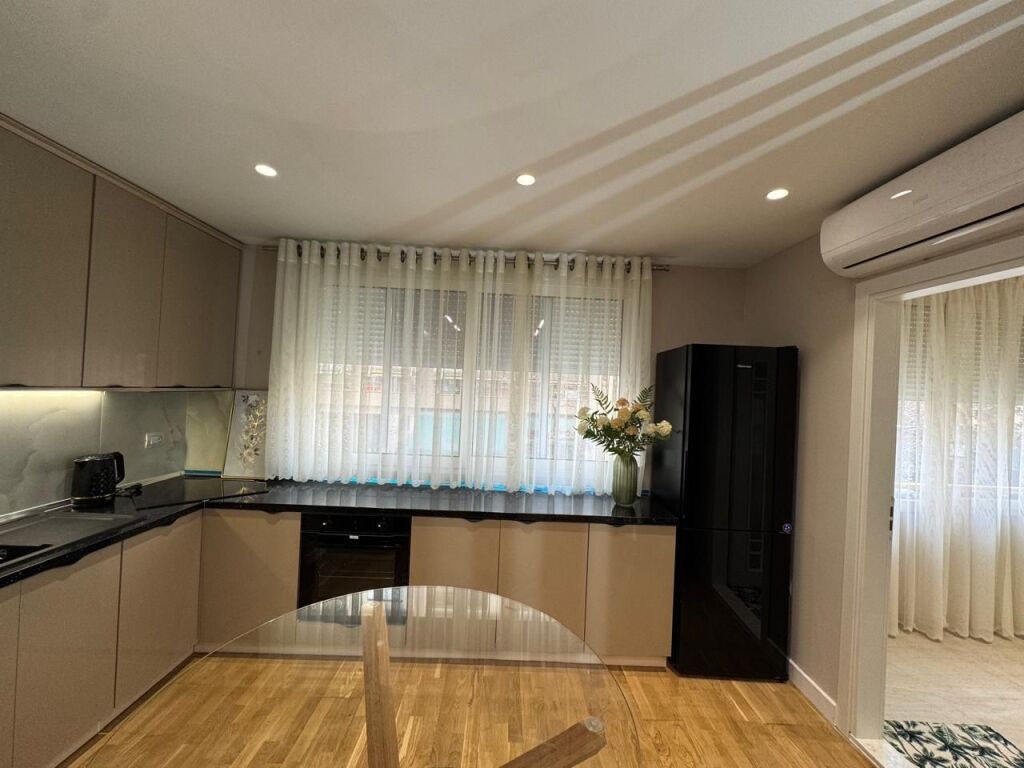 For rent 1+1 at Pavarotti furnished elevator 899 eu