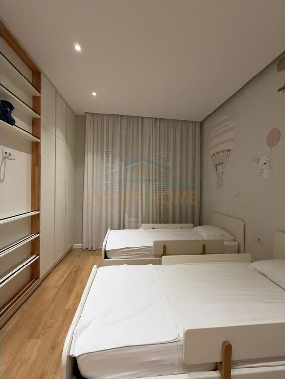 Shitet apartament 2+1+2 Qender Tirane