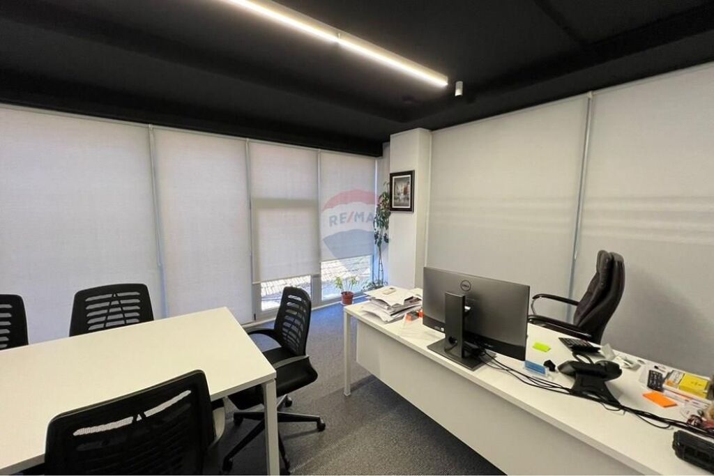 Office for rent at Pazari i Ri!