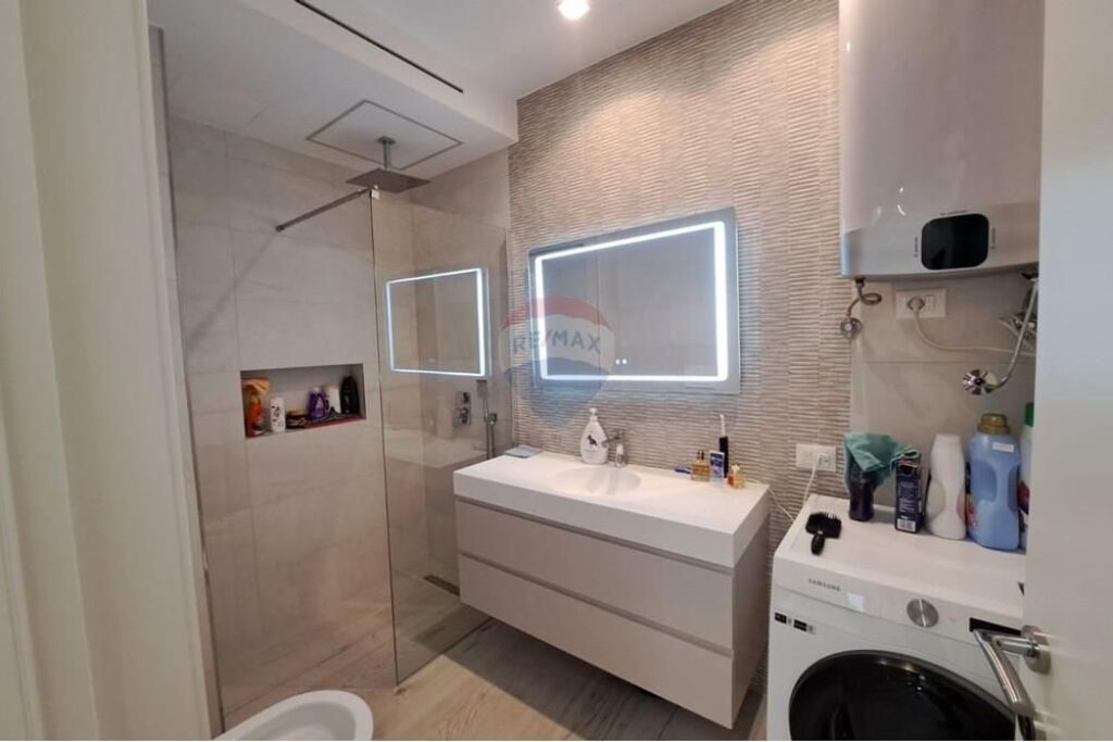 Apartament Luksoz për Shitje – Lungomare, Vlorë