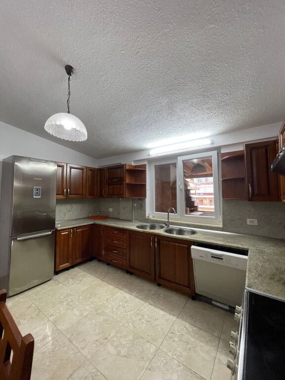 Penthouse in affitto con vista sul lago di Tirana al lago asciutto