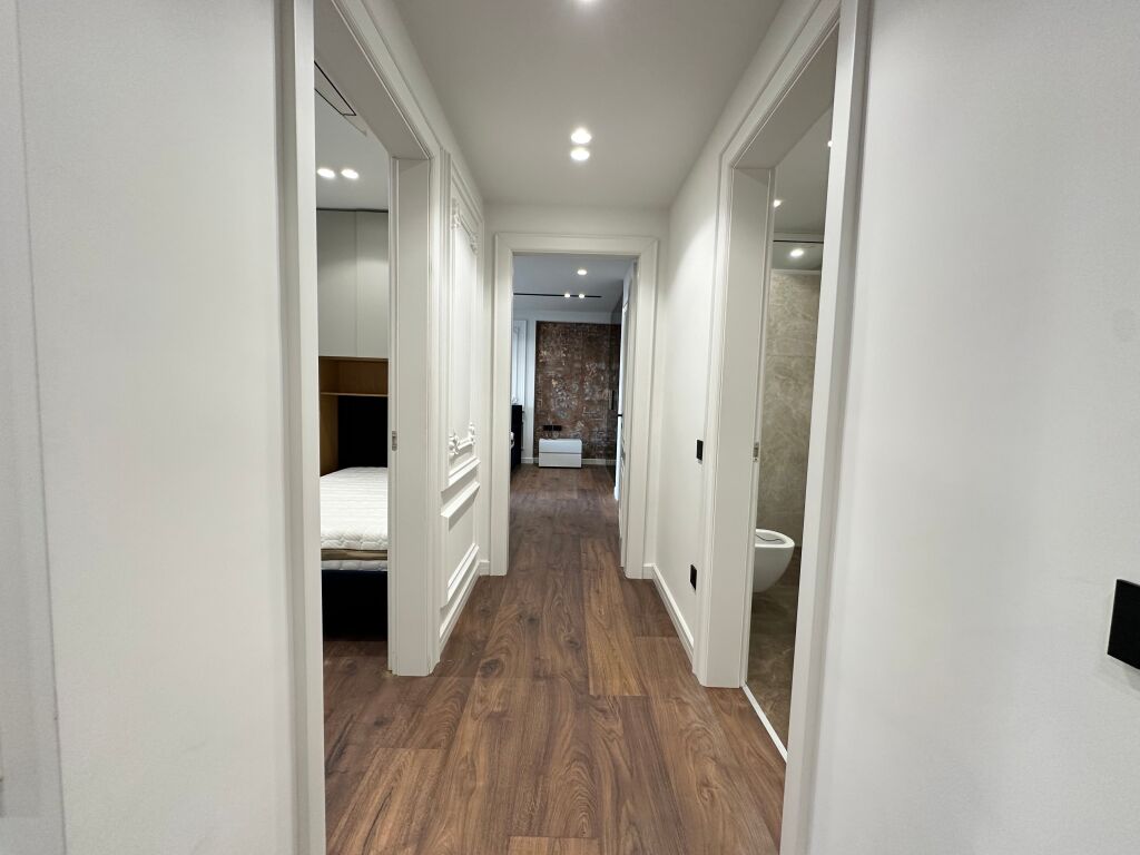 Apartament me pamje të plotë nga deti për qira afatgjatë në Vlorë