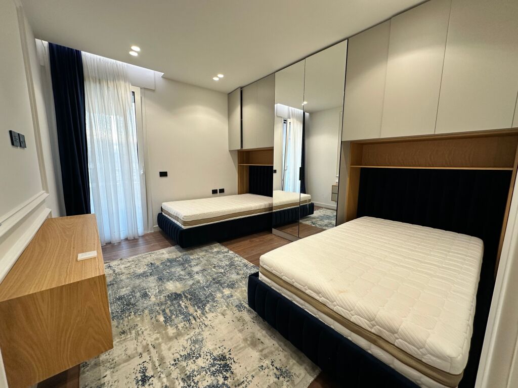 Apartament me pamje të plotë nga deti për qira afatgjatë në Vlorë