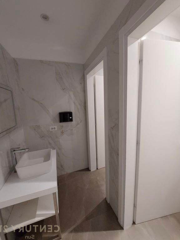 Jepet me Qira Ambient Biznesi 360 m2– Rruga e Kosovarëve