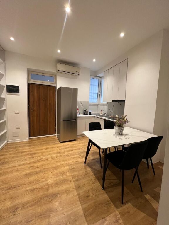 Apartament 1+1, Rruga e Barrikadave!