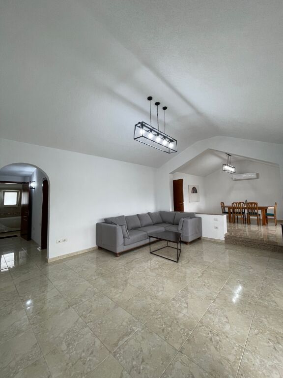 Penthouse in affitto con vista sul lago di Tirana al lago asciutto