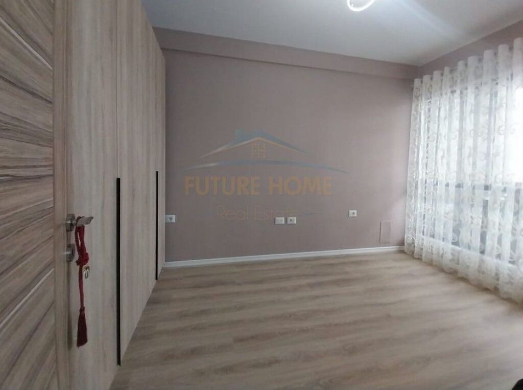 Rent, Apartment 2+1+2+Parking Space, 5-Maji Street, Tirana.