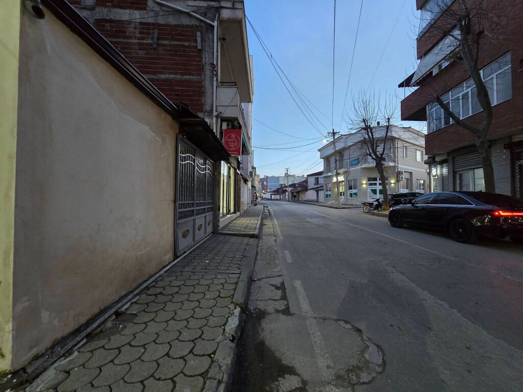 Jepet me Qira Ambjent Biznesi Ne Nje zone te Preferuar