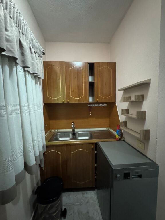 JEPET ME QIRA APARTAMENT 2+1 RRUGA E DIBRES