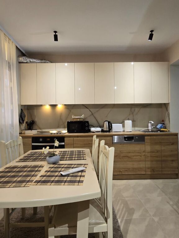 🏡 Jepet me qira apartament 1+1📍 Qendër, Tiranë💰 67,000 lekë/muaj