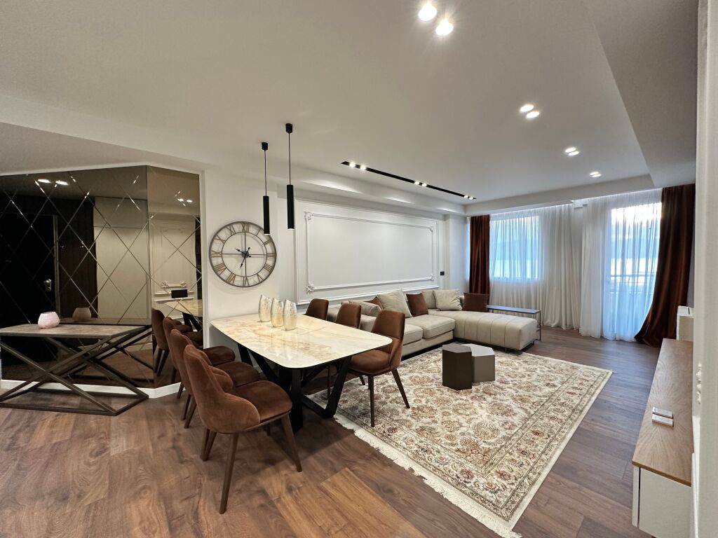 Apartament me pamje të plotë nga deti për qira afatgjatë në Vlorë