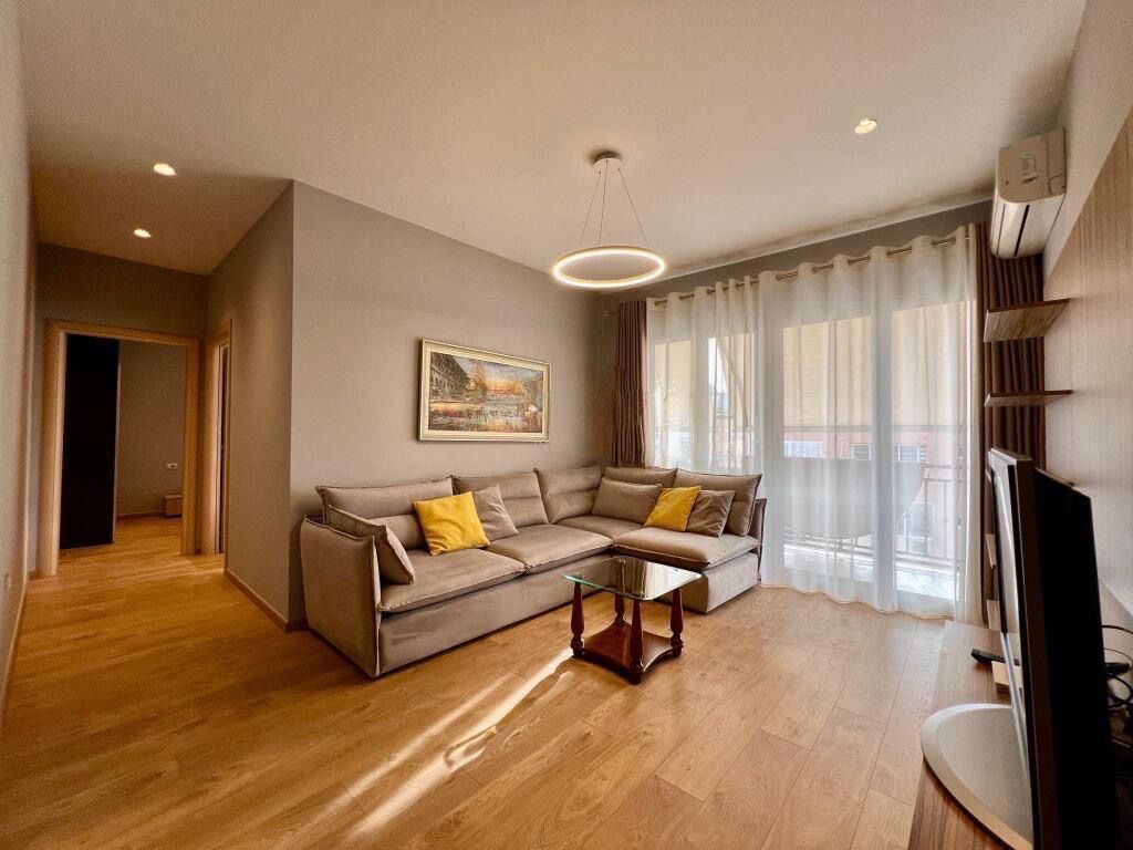 Apartament 2+1 per shitje, Komuna e Parisit