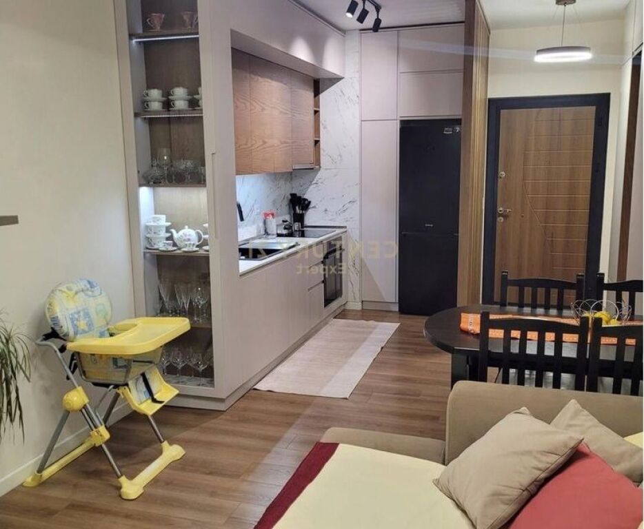 APARTAMENT ME QERA 2+1 TEK FUSHA E AVIACIONIT