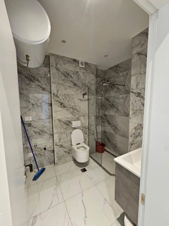 SHITET APARTAMENT 3+1 ZOGU ZI 330.000 EURO