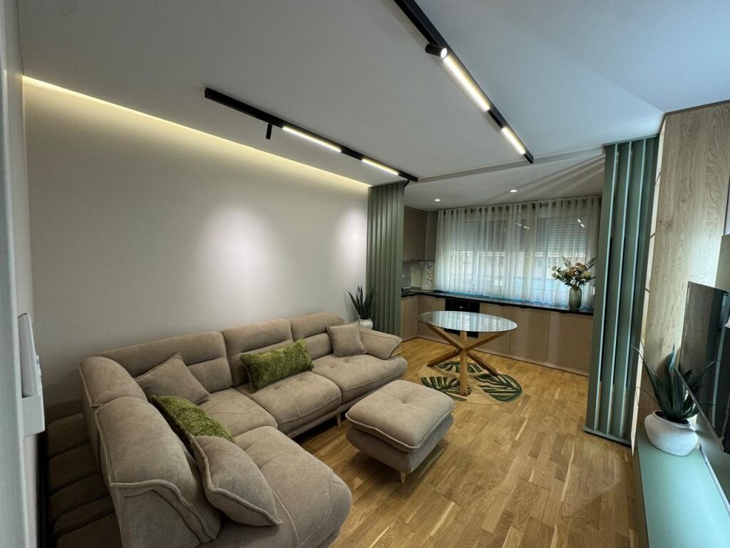 For rent 1+1 at Pavarotti furnished elevator 899 eu