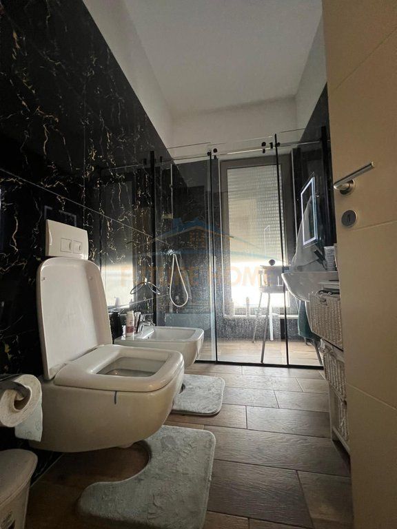 Shitet apartament 2+1 Kompleksi Delijorgji