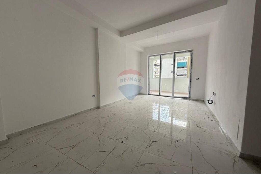 Apartament - Për Shitje - Shkolla e Bashkuar, Tiranë