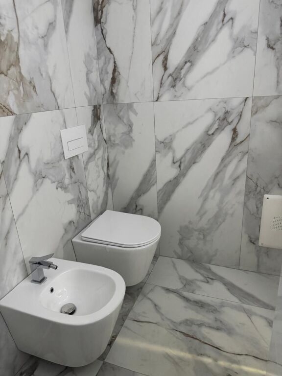 🏡 Apartament 1+1 me Qira – Terminali i Veriut (Pallatet e Verdha)