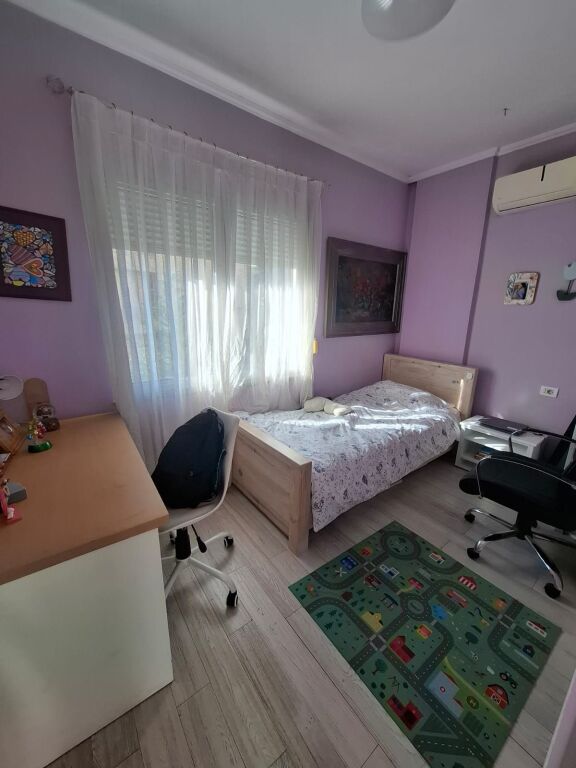 Shitet Apartament 3+1+2