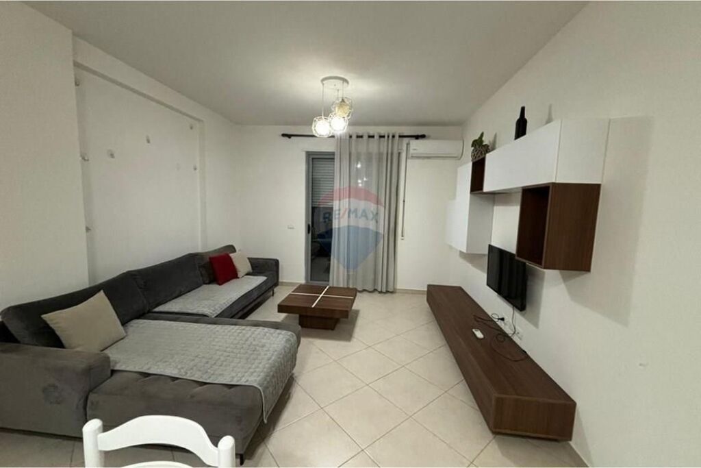 🏡 APARTAMENT 2+1+2 PËR QIRA – SHESHI I PAVARËSISË, VLORË