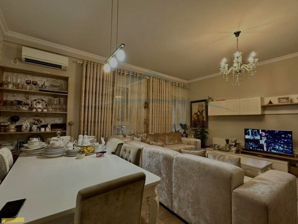 Shitet, Apartament 3+1+2, Liqeni i Thatë, Tiranë.