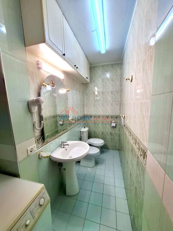 Appartamento 1+1 in affitto a Komuna e Parisit