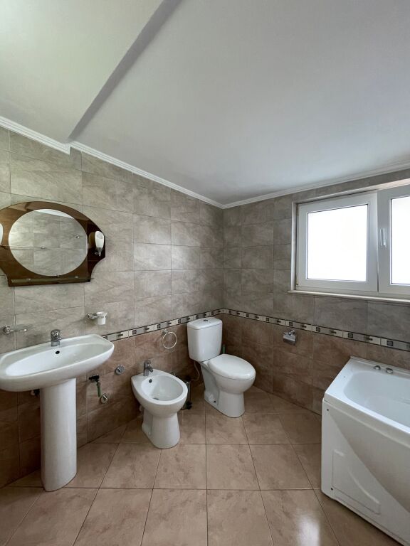 Penthouse in affitto con vista sul lago di Tirana al lago asciutto