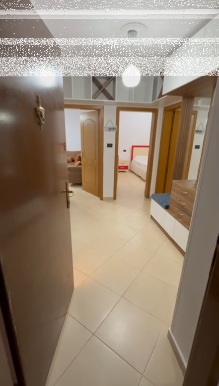 Apartament 2+1, Xhamllik!