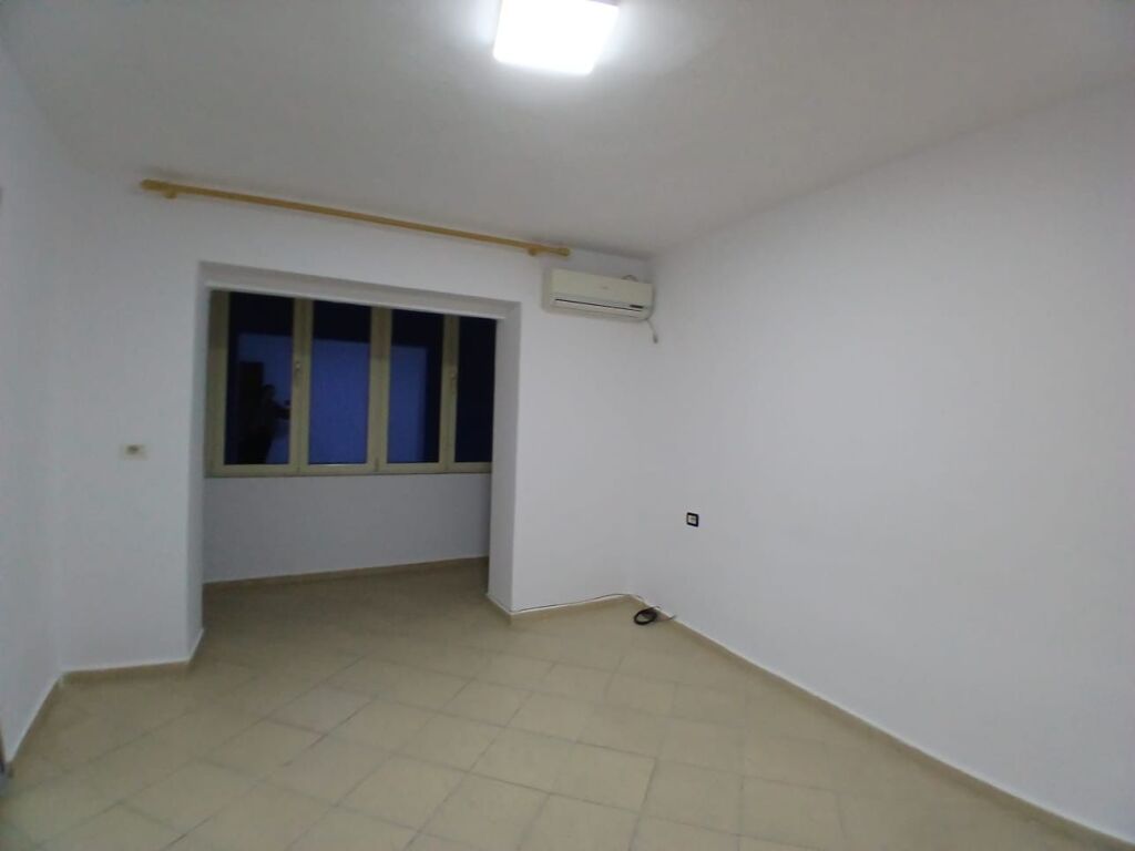 Jepet Me Qera Apartament 1+1+1 Ballkon