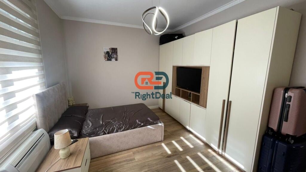 Tek Kopshti Botanik, Shitet Super Apartament 2+1+2, Me Pamje Te Lire Nga Tirana!