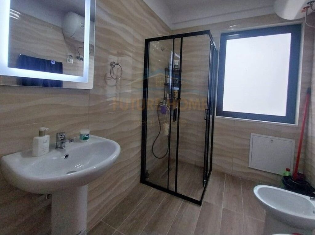 Rent, Apartment 2+1+2+Parking Space, 5-Maji Street, Tirana.