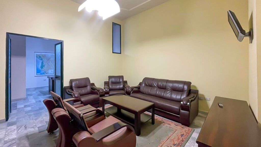 ZYRE ME QERA 70 M2 RRUGA E BOGDANEVE 65.000 LEKE