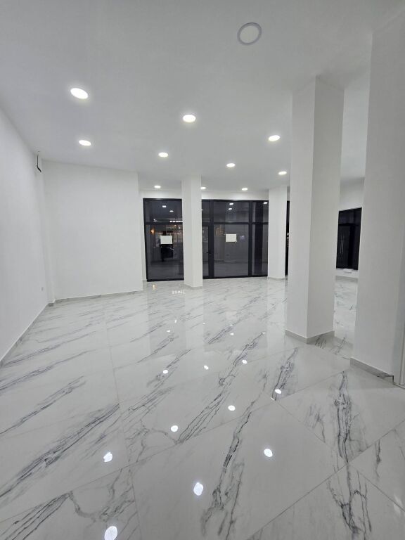 Jepet me Qira Ambjent Biznesi Ne Nje zone te Preferuar