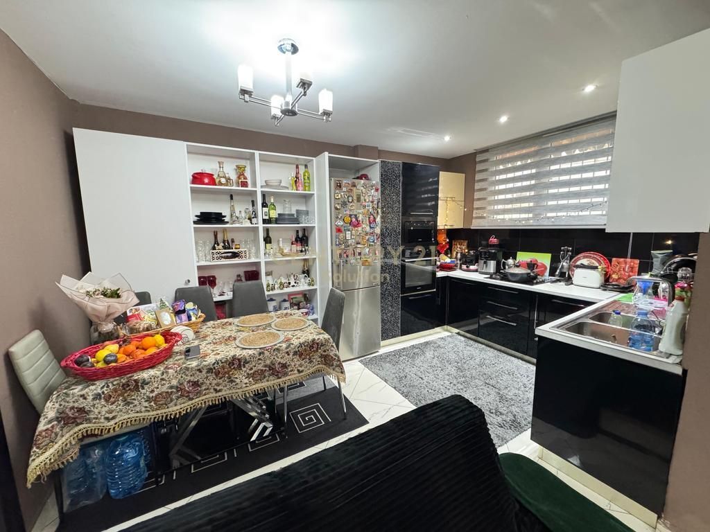 APARTAMENT 2+1+2 PER SHITJE PRANE 21 DHJETORI