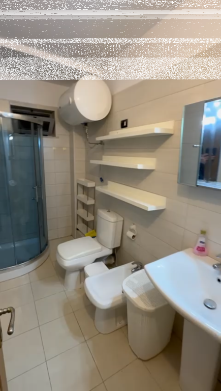 Apartament 2+1, Xhamllik!