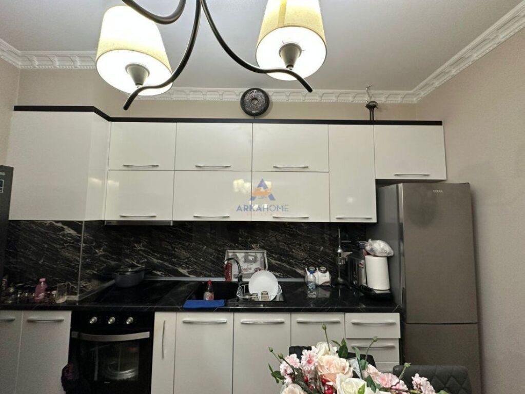 VENDESI APPARTAMENTO 2+1+BALCONE "PAZARI I RI" 320.000 EURO